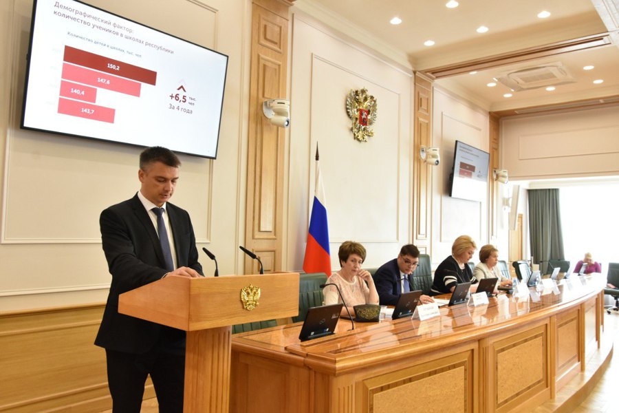 Министр образования Чувашии Дмитрий Захаров принял участие в расширенном заседании Комитета Совета Федерации по науке, образованию и культуре