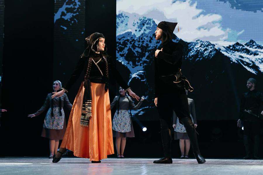 Яркой страницей Года семьи в России стал концерт хореографического ансамбля «Дети гор»