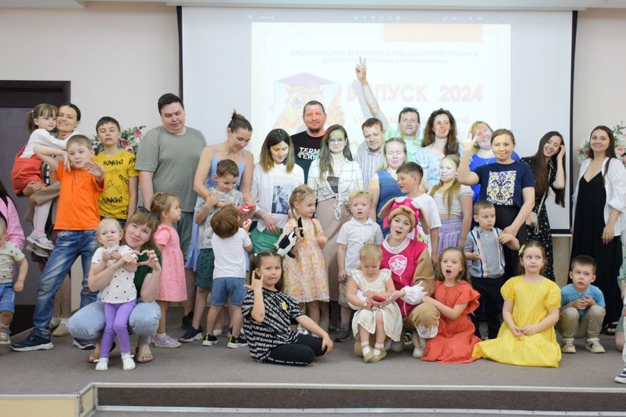 Международный день защиты детей в Национальной библиотеке Чувашской Республики отметили праздничной встречей в клубе выходного дня «Всей семьей – в библиотеку»