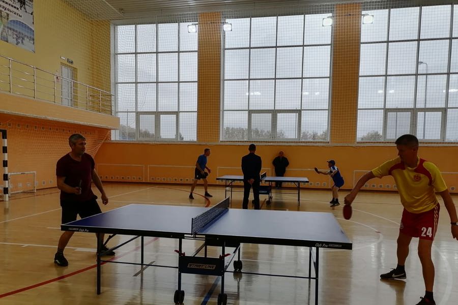 Прошли соревнования по настольному теннису среди работников администрации Урмарского муниципального округа