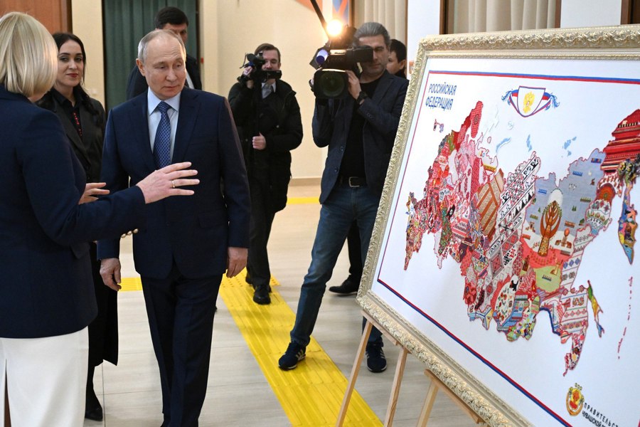 Президент России Владимир Путин посетил первый в Чувашии Центр культурного развития