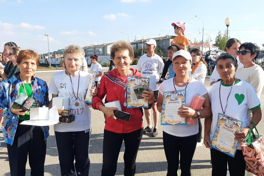 «Серебряные» волонтеры Комсомольского центра соцобслуживания активно участвуют в спортивных соревнованиях