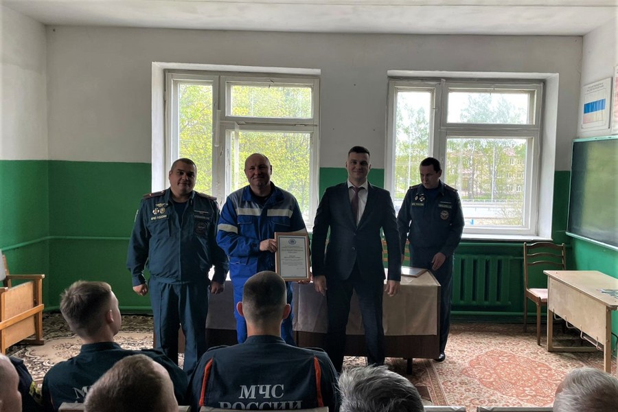 Глава Цивильского округа Алексей Иванов поздравил сотрудников пожарной охраны с профессиональным праздником