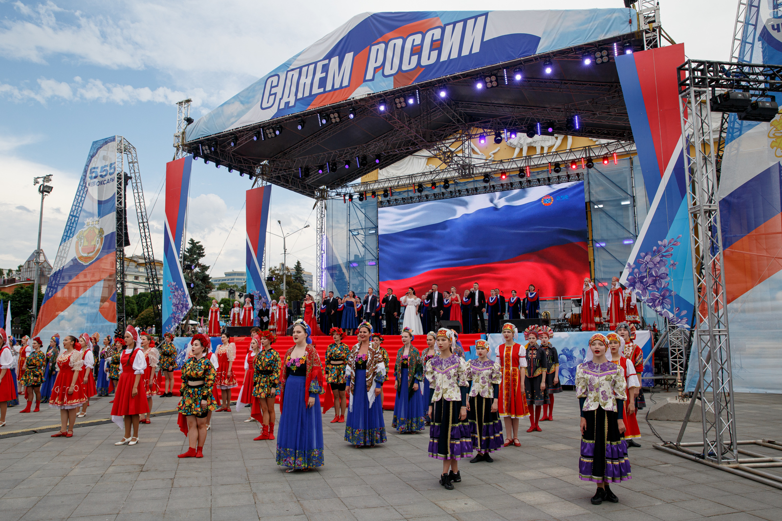 Раҫҫей кунӗнче  Чӑваш Ен Пуҫлӑхӗ Олег Николаев СВО хутшӑнакансене Паттӑрлӑх орденӗ парса чысланӑ