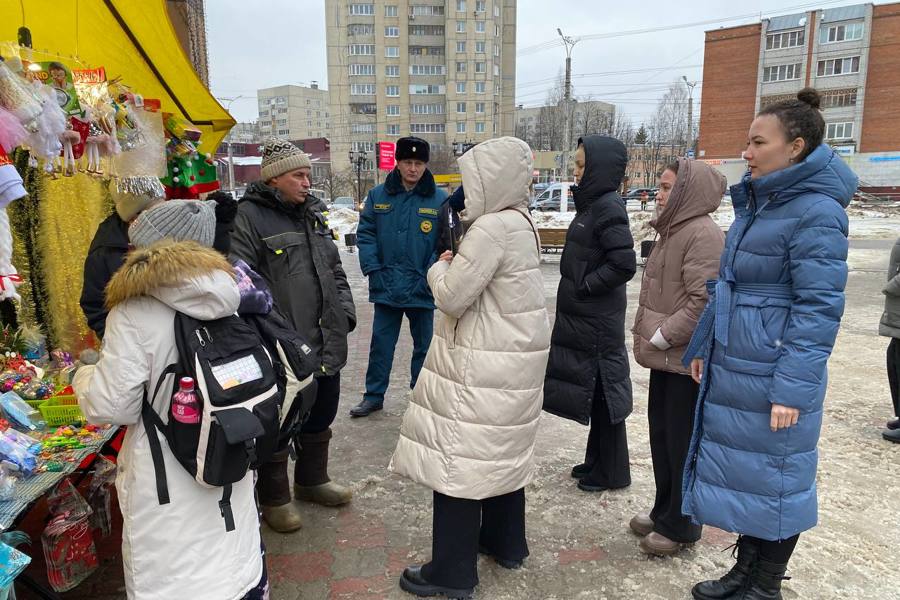 В Чебоксарах состоялся рейд по выявлению мест несанкционированной продажи  праздничной пиротехники