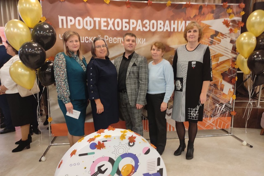 Делегация Шумерлинского муниципального округа приняла участие в торжественном мероприятии, посвященном Дню учителя
