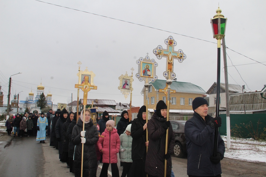 Традиционный Крестный ход с иконой Тихвинской Божией Матери прошел в г. Цивильск