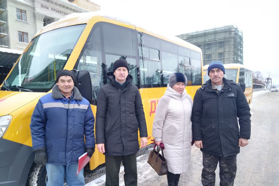 В Красноармейский муниципальный округ поступили два новых школьных автобуса