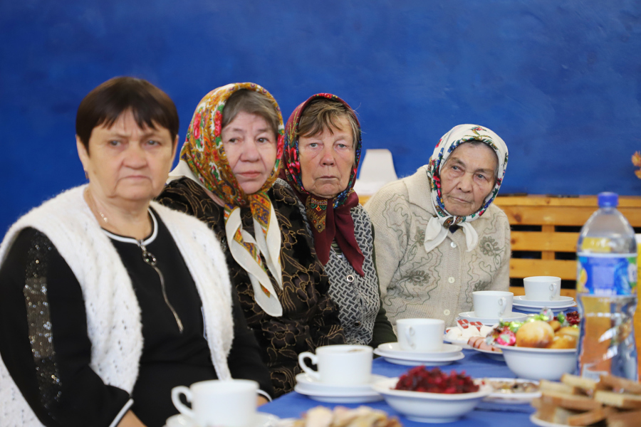Глава Комсомольского муниципального округа Николай Раськин поздравил жителей д. Малые Кошелеи с Днем пожилого человека, а также с Днем бабушек и дедушек.