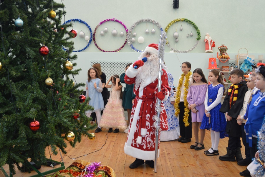 В Янтиковском муниципальном округе прошла Ёлка главы для одарённых детей