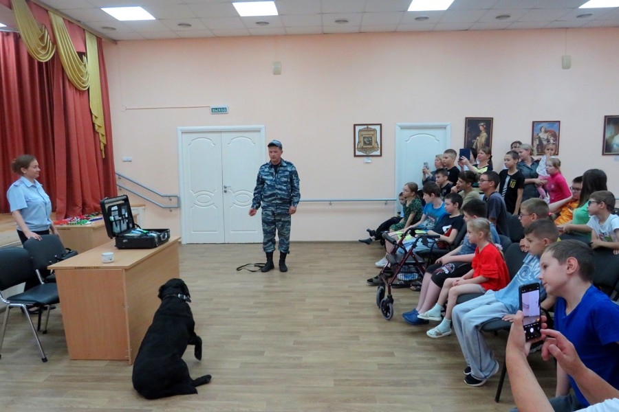 В Чебоксарах транспортные полицейские и общественники навестили воспитанников реабилитационного центра для детей-инвалидов
