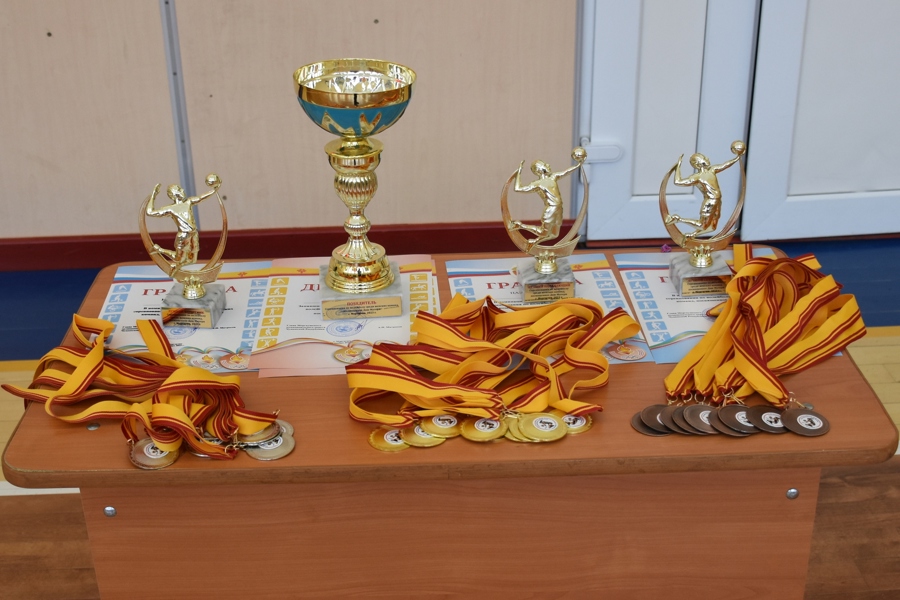 В спортивной школе «Сывлăх» проходит соревнование по волейболу среди женских команд, посвященные Дню Матери
