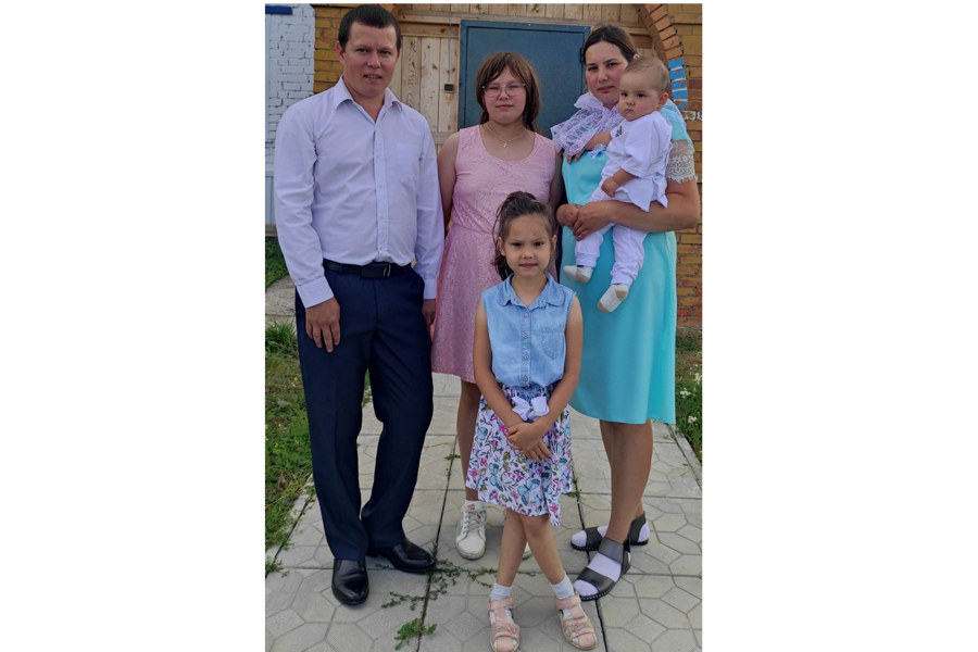 Семья Соловкиных из г. Козловка продлила ежемесячную денежную выплату в случае рождения третьего ребенка