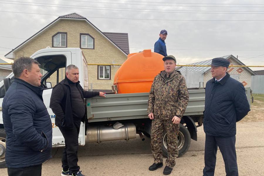 Эмир Бедертдинов в Единый информдень посетил молочно-товарную ферму в Янтиковском округе