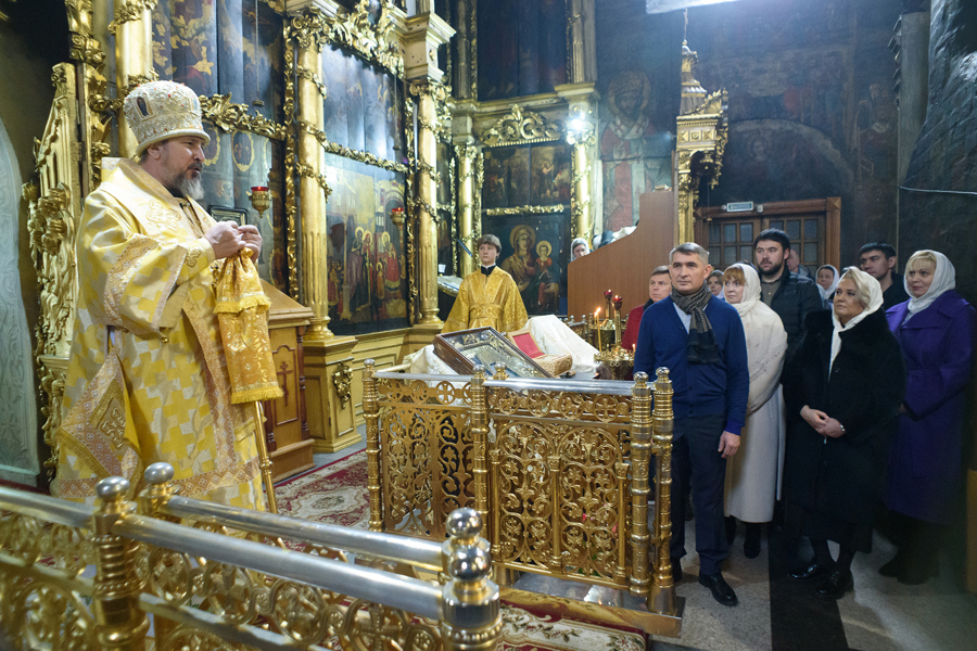 Олег Николаев принял участие в Молебне о мире