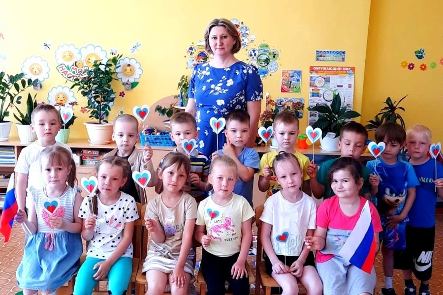 Сотрудники центральной библиотеки города Канаш провели ряд мероприятий, посвященных Дню России