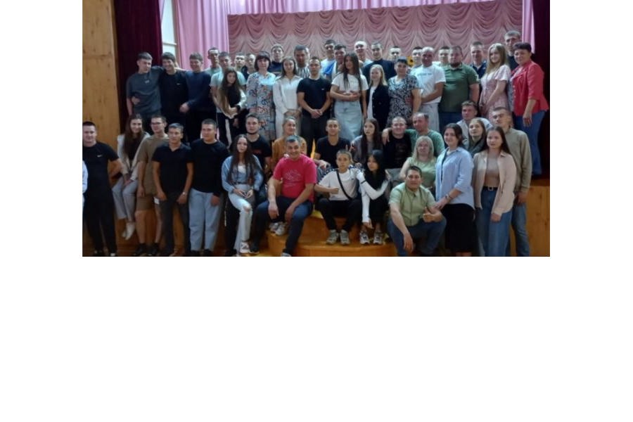 В Новобайбатыревском сельском Доме культуры состоялось мероприятие, посвященное проводам в Армию