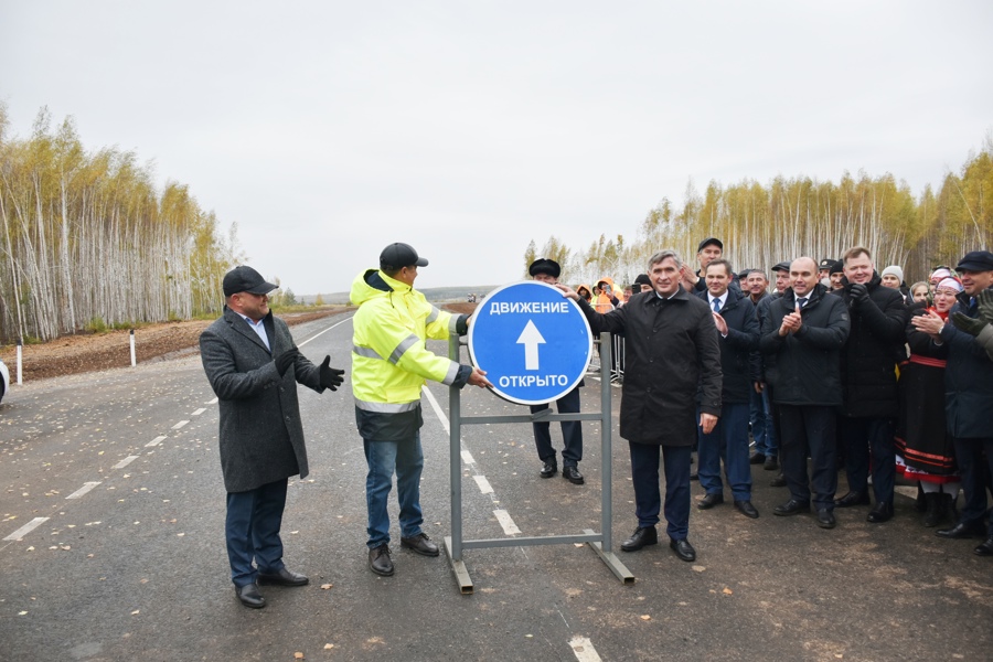 Олег Николаев открыл движение по новой дороге, которая соединила два муниципальных округа