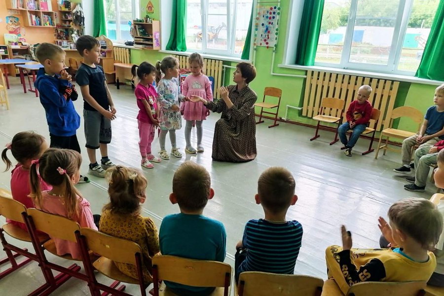 В МБДОУ «Детский сад «Звездочка» состоялась творческая встреча с писателем Еленой Светлой