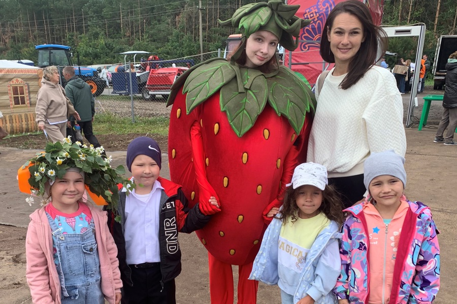 Воспитанники детского сада «Радуга» в числе победителей конкурса фотографий «Ягодка моя»