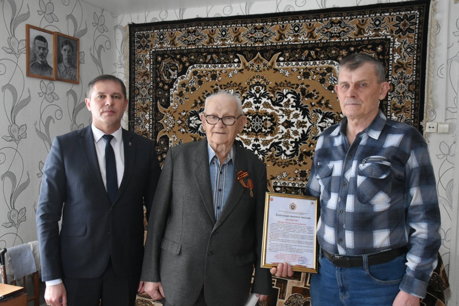 Вручение юбилейных медалей «80 лет Победы в Великой Отечественной войне 1941-1945 гг.» продолжается