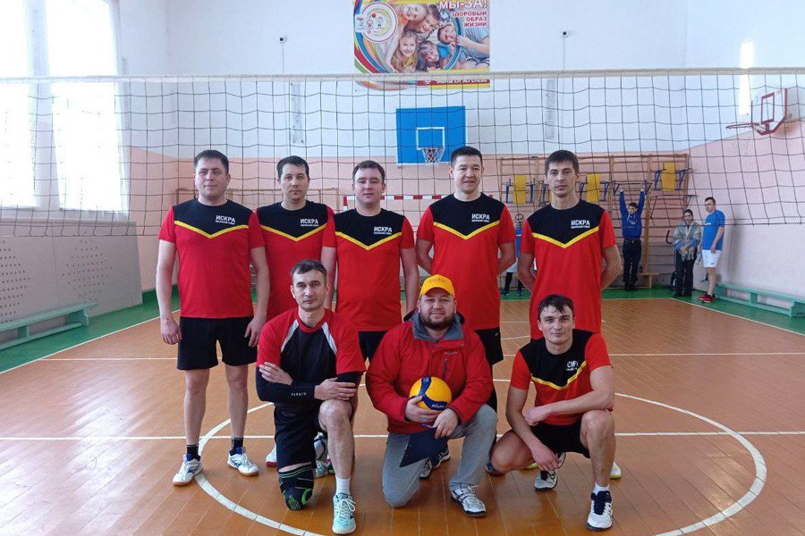 Состоялся волейбольный матч между командами «Искра» (сборная Ядринского округа)  и «Газпромбанк» (Чебоксары)