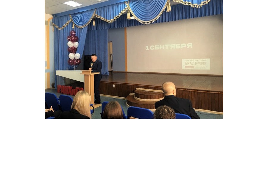 Заместитель председателя ГКЧС Чувашии Александр Степанов провел урок по основам безопасности жизнедеятельности