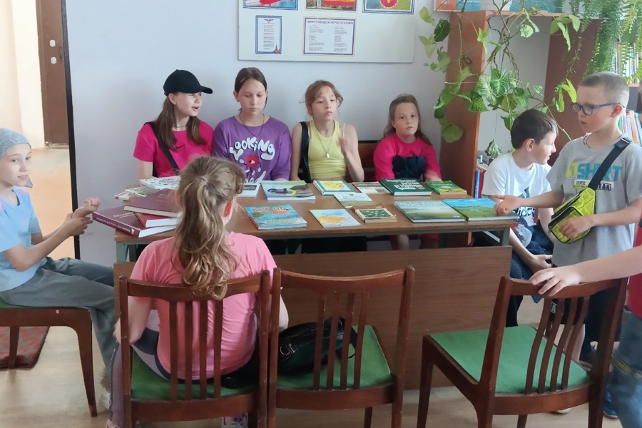 В Кирской сельской библиотеке прошел экологический час «Планета Земля»