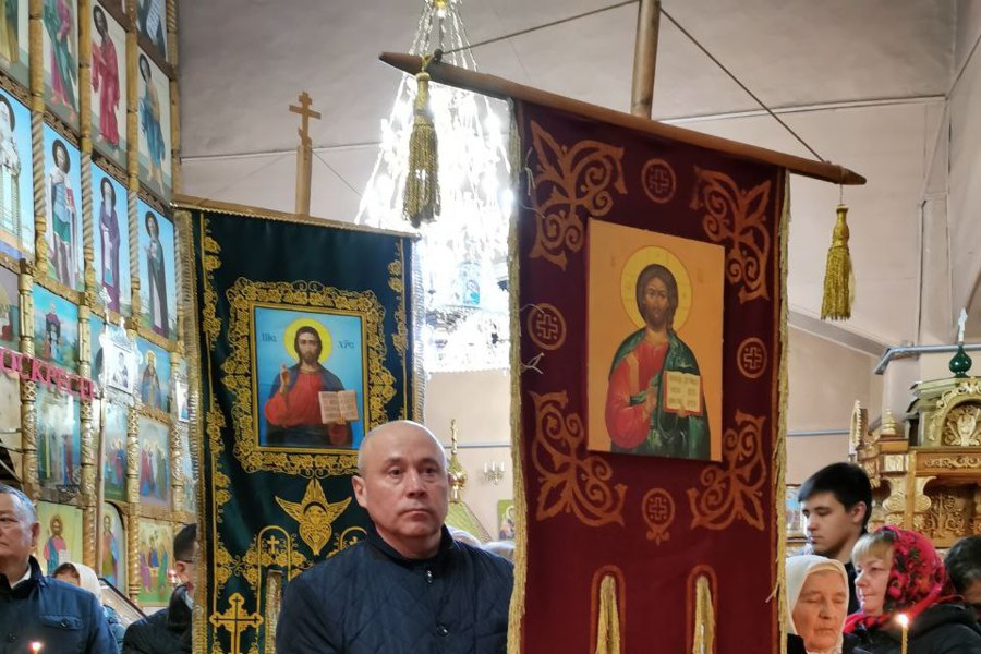 Глава Батыревского муниципального округа Рудольф Селиванов принял участие в Пасхальном богослужении