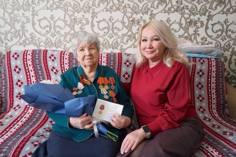 Продолжается вручение памятных медалей «80 лет Победы в Великой Отечественной войне 1941-1945 гг.» несовершеннолетним узникам фашистских концлагерей, жителям блокадного Ленинграда и труженикам тыла