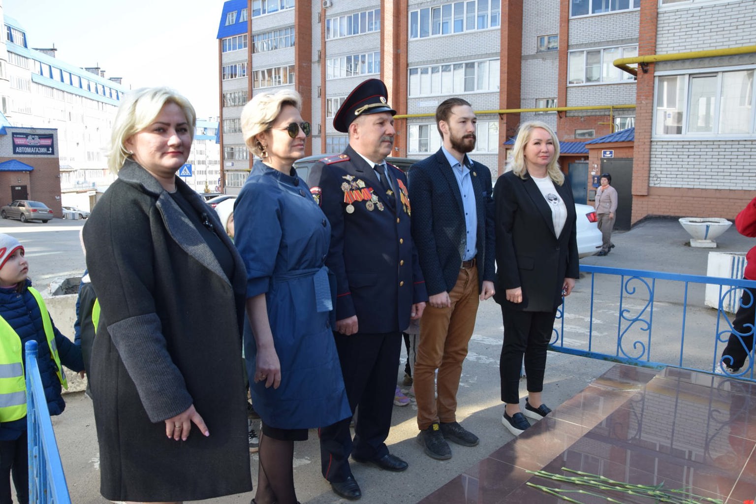 У бюста Сергея Королева в Чебоксарах с подрастающим поколением говорили о  «звёздной» отрасли | 12.04.2023 | Чебоксары - БезФормата