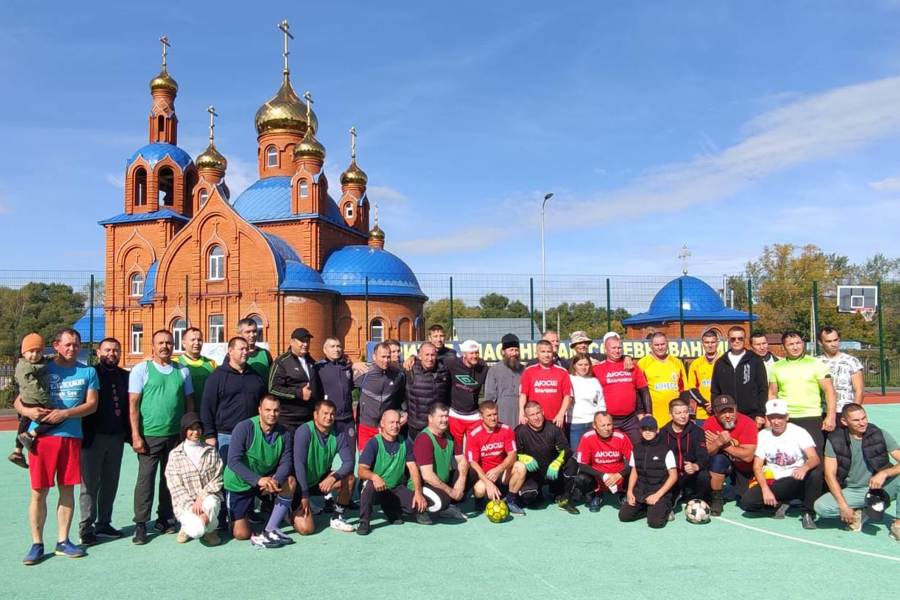 В селе Лащ-Таяба провели турнир по мини-футболу, посвященный ветеранам футбола