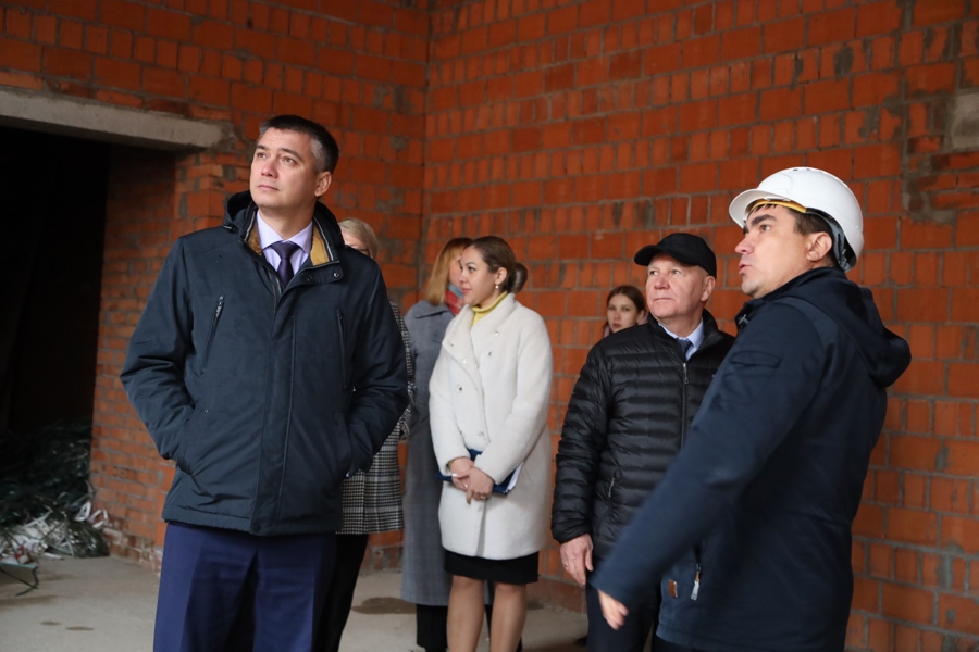Министр образования Чувашии Дмитрий Захаров проверил ход строительства школы в мкр. «Университетский-2»