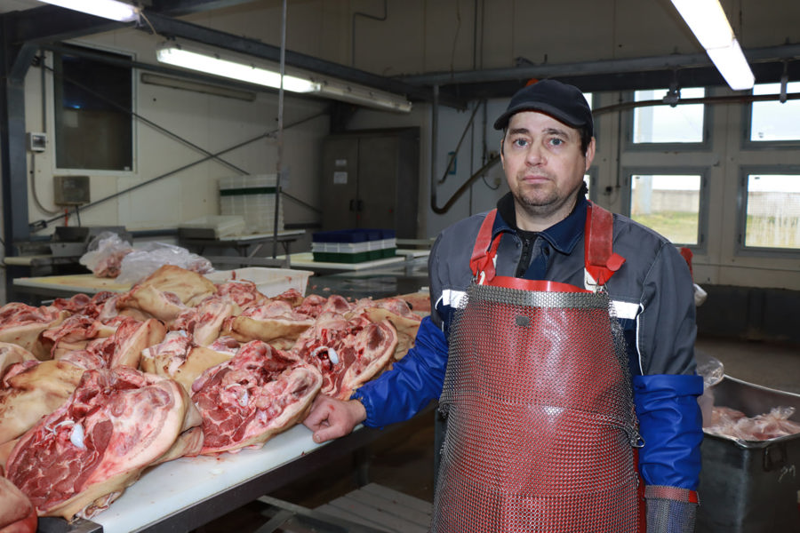 Михаил Николаевич Лунгу - распиловщик мясной продукции на Ядринском мясокомбинате