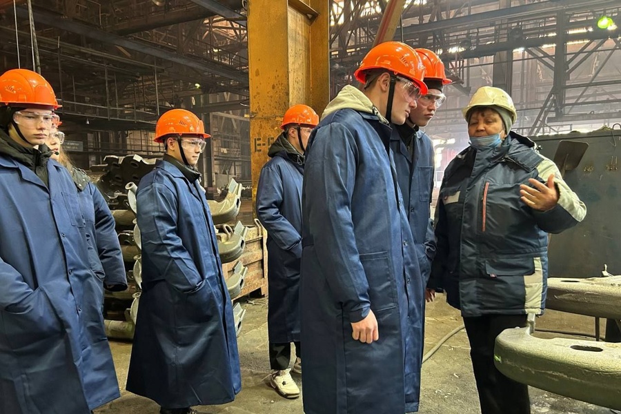 Студенты Чебоксарского электромеханического колледжа побывали на увлекательной экскурсии завода «Промлит».