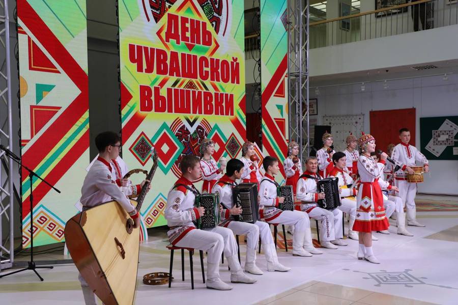 Светлана Каликова: «В республике прошло более 300 мероприятий, посвященных Дню чувашской вышивки»
