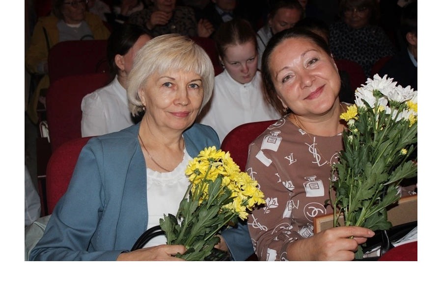 В Урмарском муниципальном округе состоялось торжественное мероприятие, посвященное Дню учителя