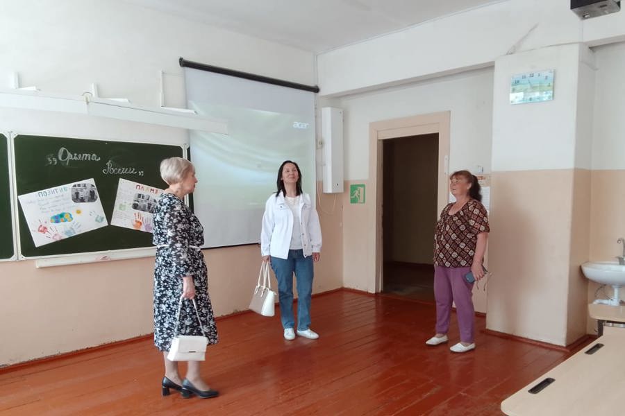 Представители Общественной палаты Ядринского муниципального округа совместно с отделом образования администрации муниципалитета  инспектируют работу  летних пришкольных лагерей