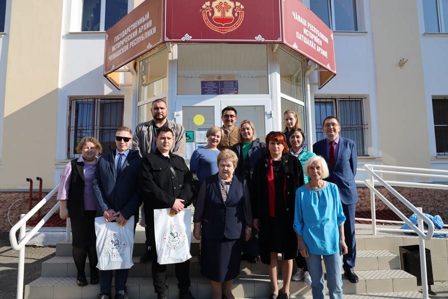 Региональные участники Всероссийского архивного форума посетили Государственный исторический архив Чувашской Республики