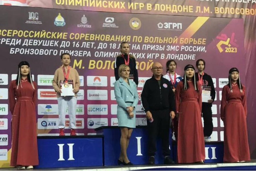 Александрова Маша завоевала 2 место на всероссийских соревнованиях по вольной борьбе в Улан-Удэ