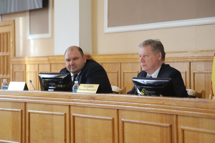 Евгений Кадышев провел первый этап очередного 40-ого заседания  Чебоксарского городского Собрания депутатов