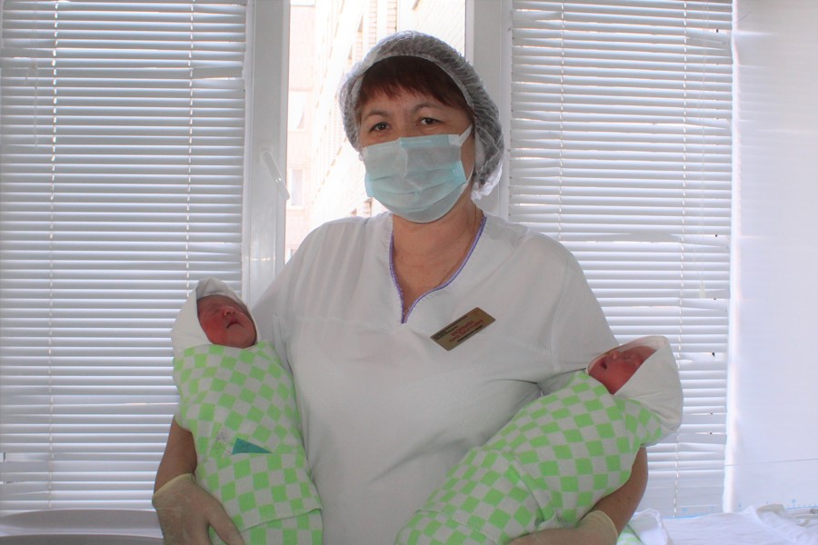 Две двойни малышей родились за июль в перинатальном центре Новочебоксарска
