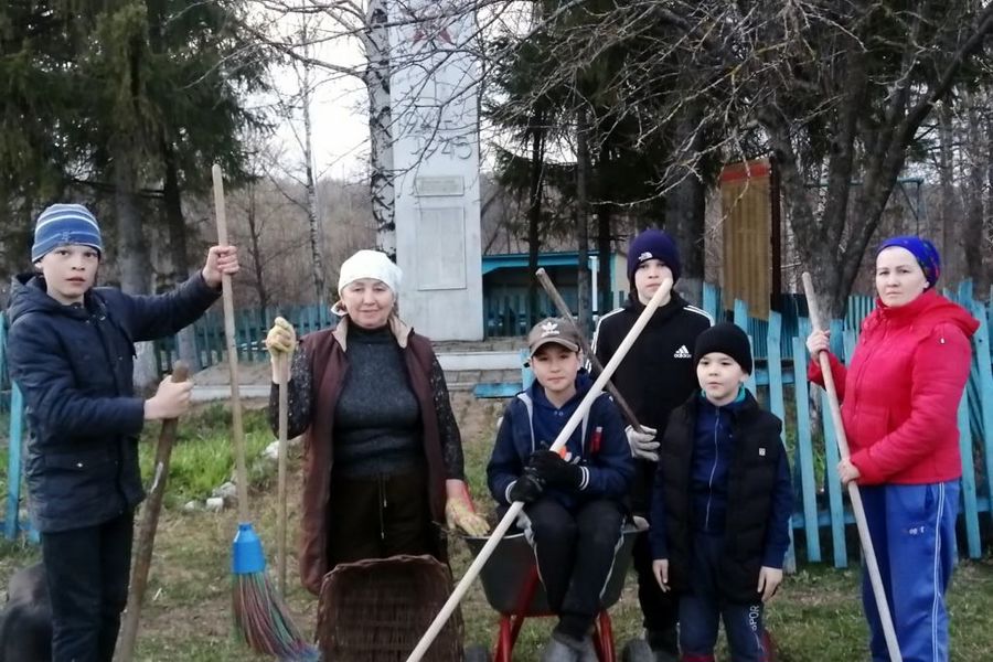 В Моргаушском муниципальном округе проходит Всероссийский субботник: «делаем нашу «планету» чище и уютнее».