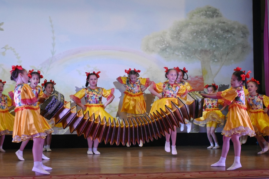 В районном Доме культуры г. Козловка состоялся «Праздник танца» народного детского хореографического ансамбля «Подсолнух»