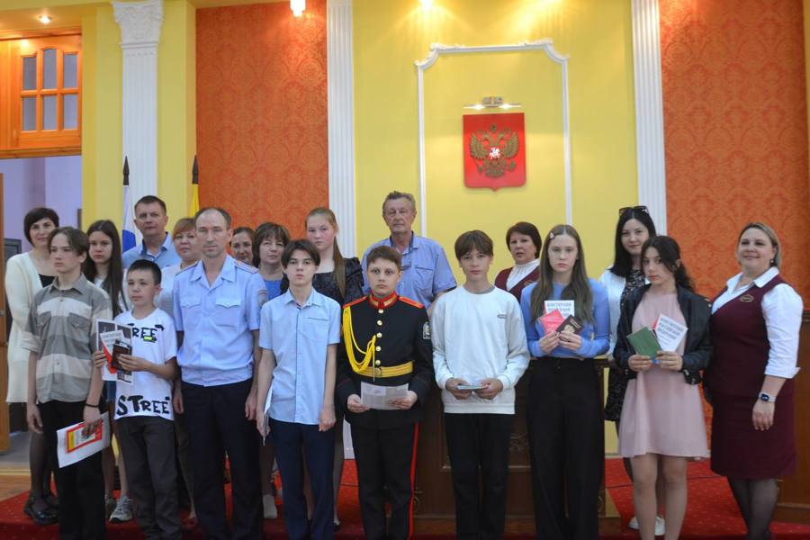 В преддверии Дня защиты детей юным жителям Козловского муниципального округа торжественно вручили паспорта
