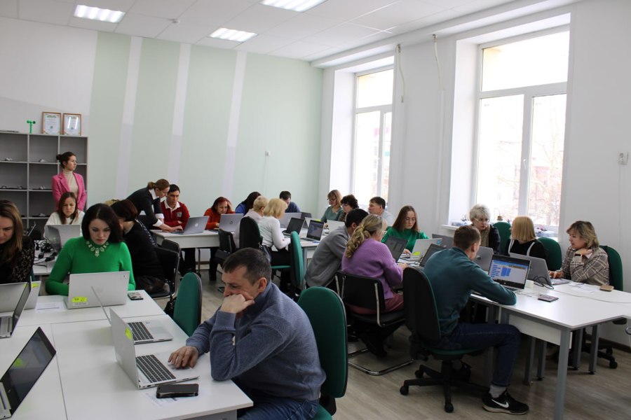 IT-куб.Канаш провел семинар-практикум для учителей Центров образования «Точка роста»