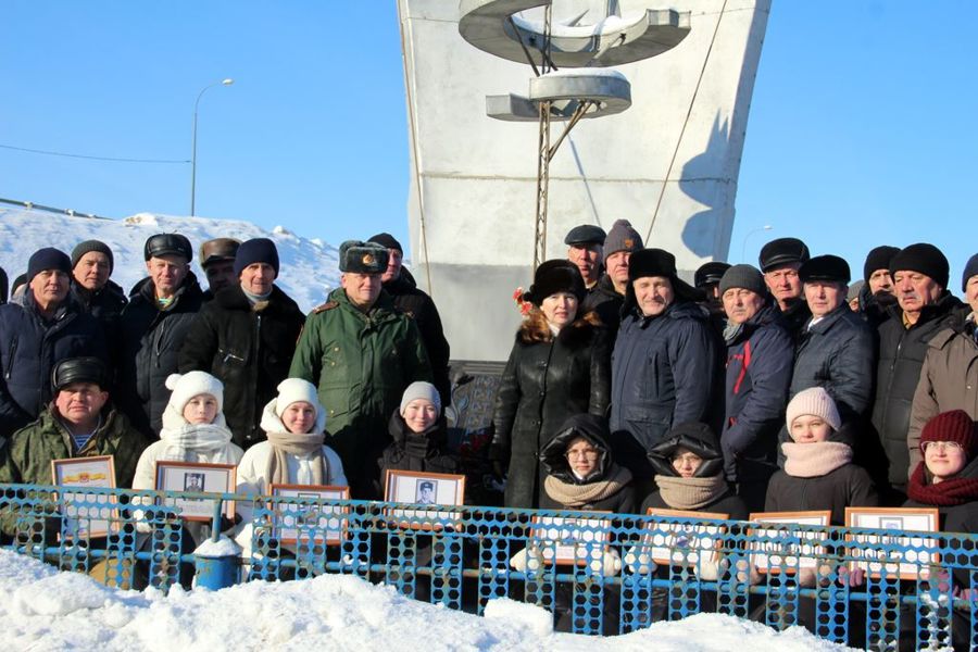 В Моргаушском округе состоялось возложение цветов и гирлянд к памятнику погибшим воинам-афганцам