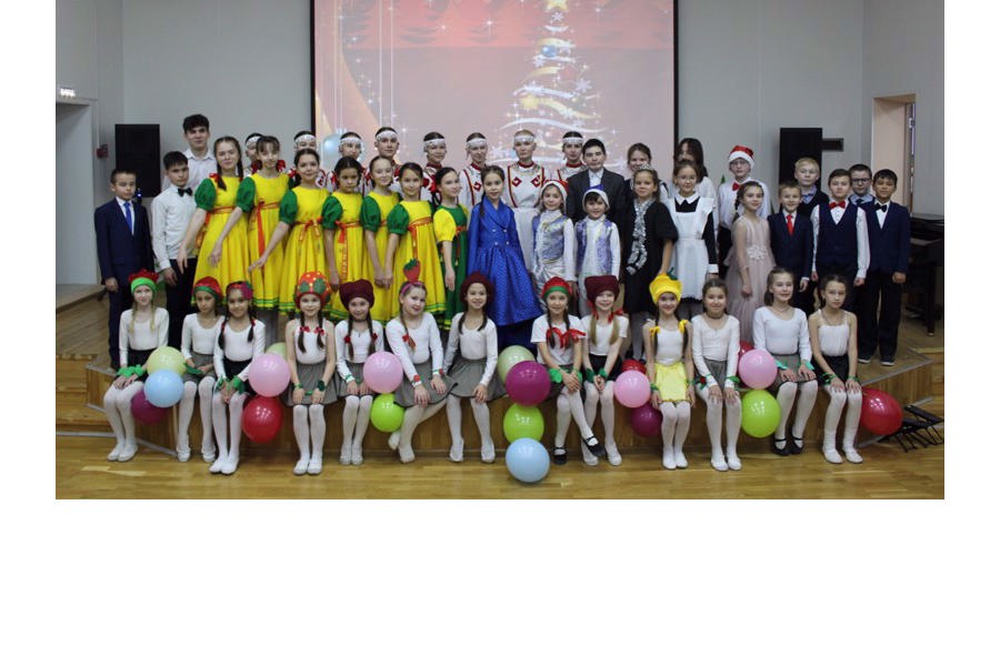 В школе искусств состоялся новогодний концерт «Праздник у елки»
