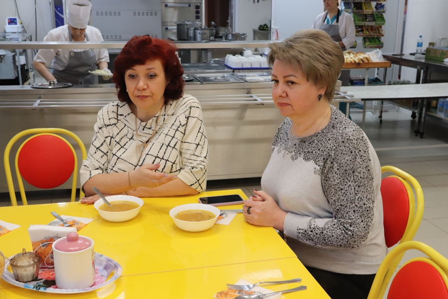В МБОУ «СОШ №9 им. П. Г. Макарова» состоялся «Завтрак с директором»