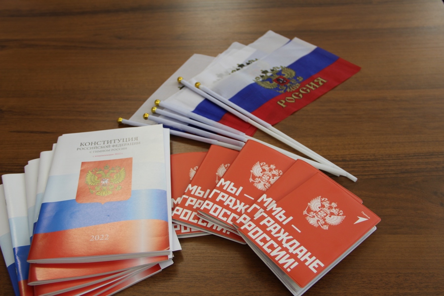 Пять юных цивилян получили главный документ гражданина России